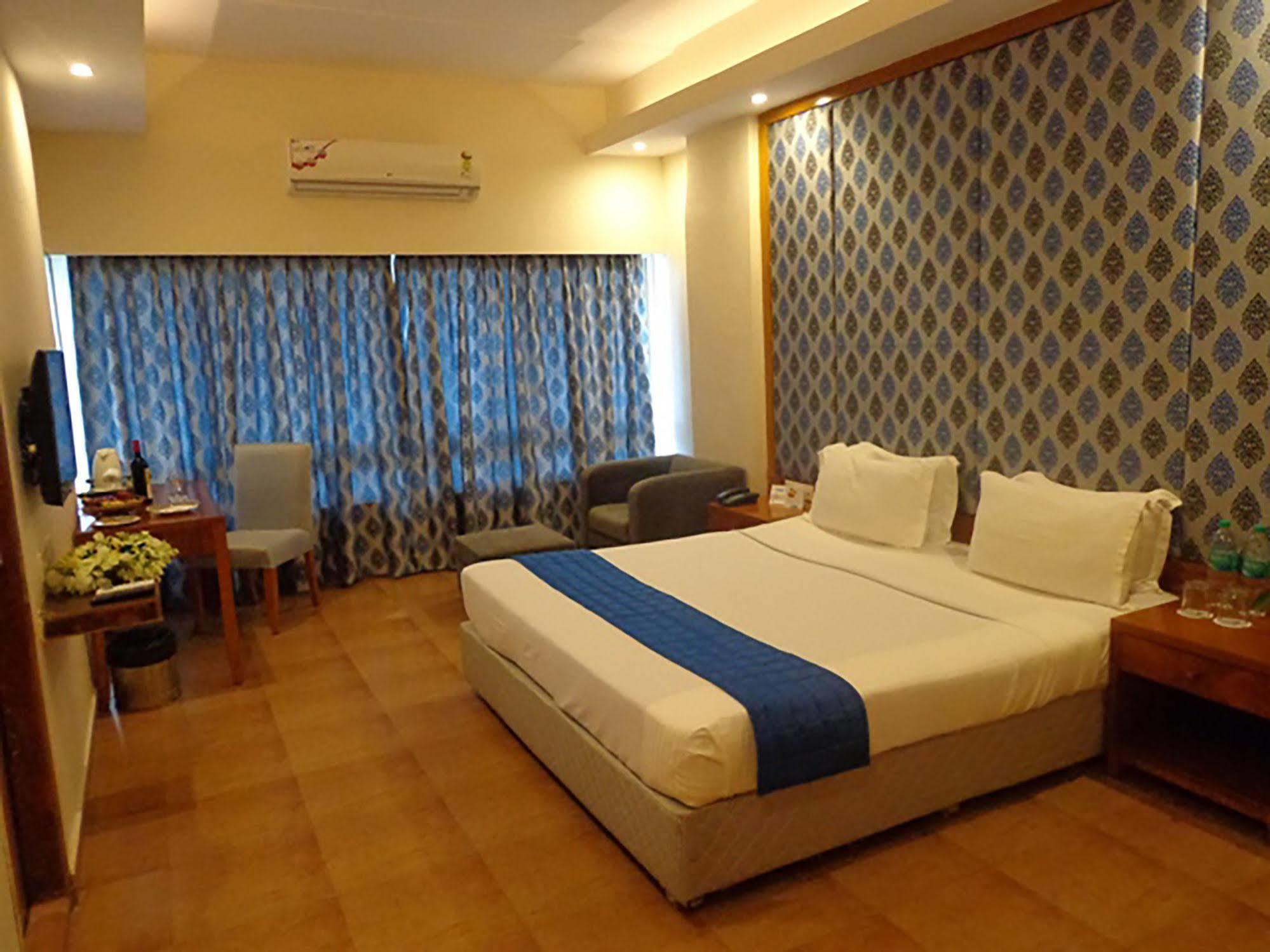 Sinclairs Bayview Hotel Port Blair Buitenkant foto